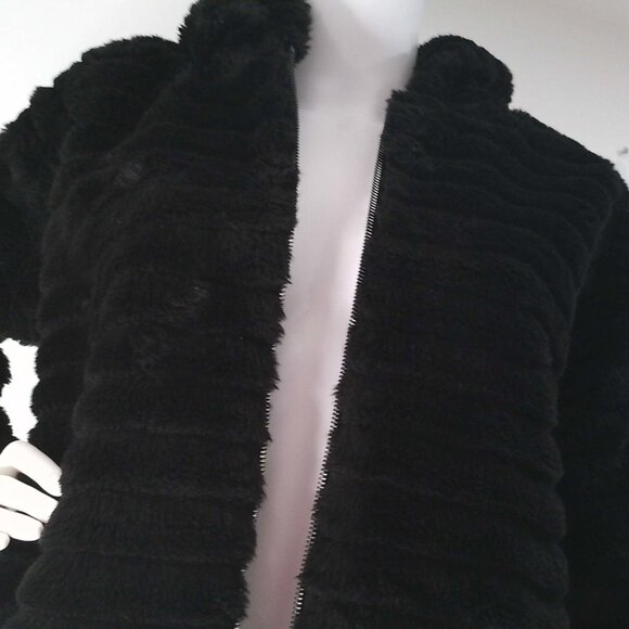 Women's Hooded Ribbed Faux Fur Jacket. Size is Large - Picture 2 of 14